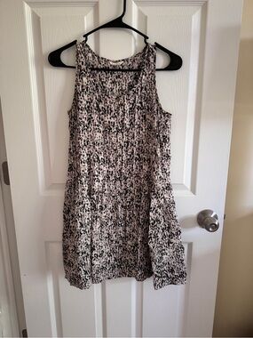 EUC Club Monaco Silk Blush and Black Printed Sleeveless Mini Dress